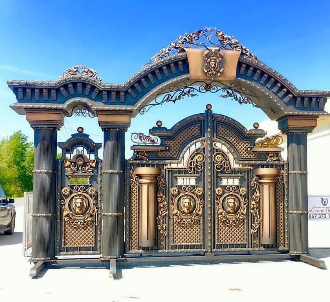 درب فرفورژه با نمای قدیمی