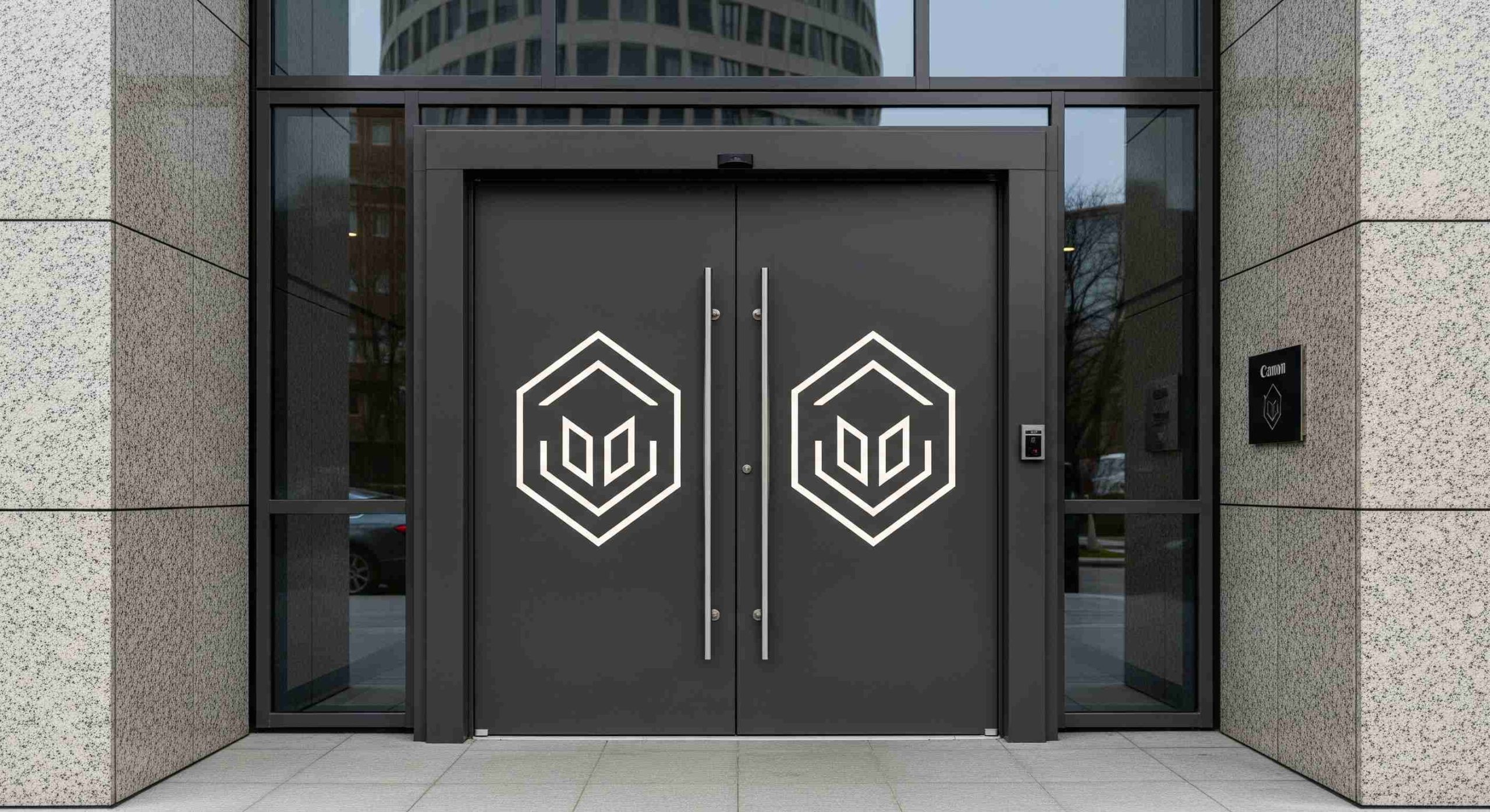 طرح با لوگو اختصاصی درب سی ان سی