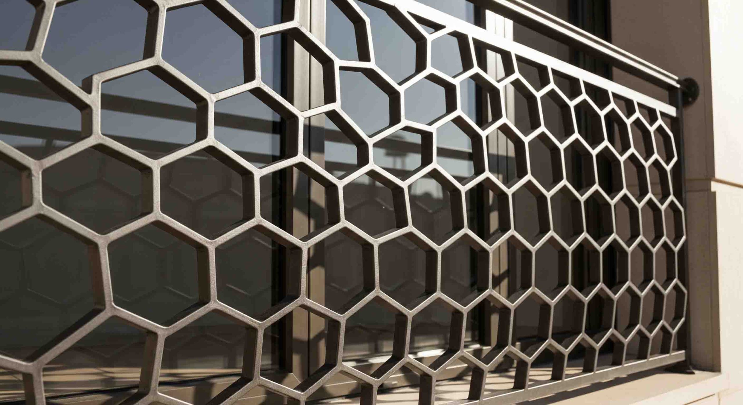 طرح لانه زنبوری نرده پنجره فرفورژه